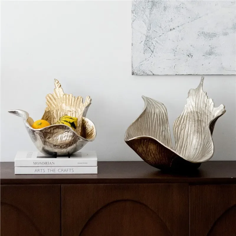 Modern Metal Fruit Bowl Irregular Leaf Design Luxury Home Decor Creative Desktop Storage Tray for Living Room Ornament