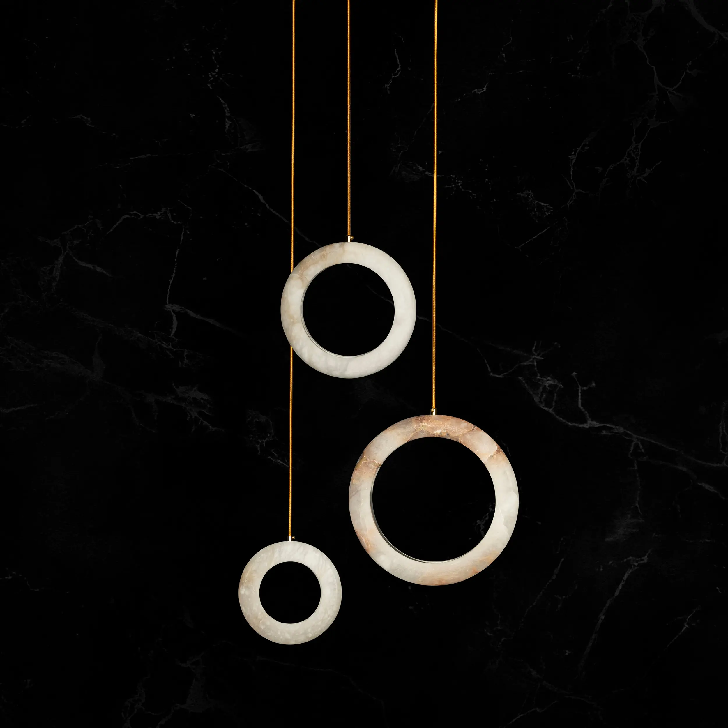 دائرة الرخام عكس الضوء LED كروم الذهب ثريا تركب بالسقف الإضاءة بريق تعليق الإنارة امبين لطريق دخول الممر