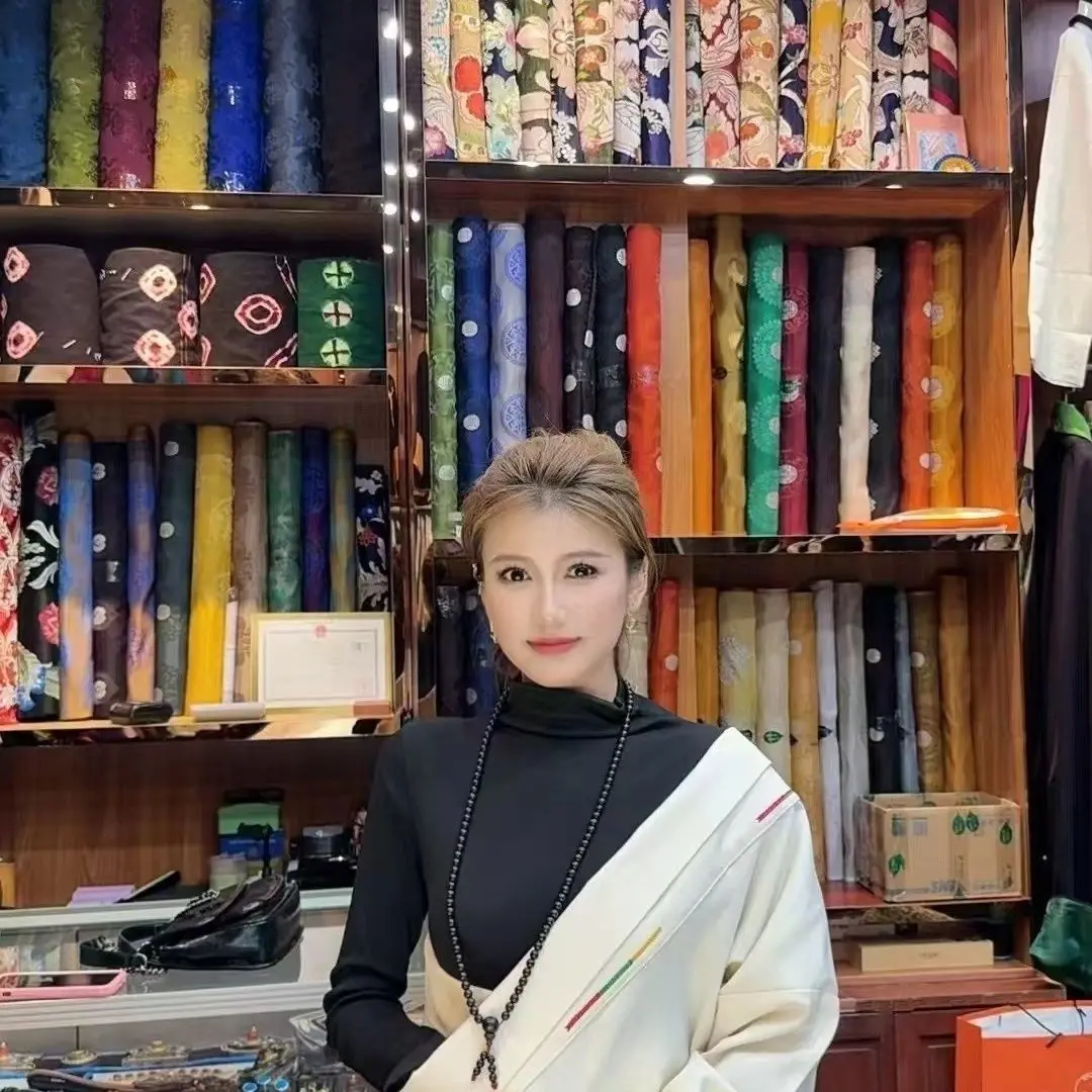 Neue Xizang Mädchen Kangba Kleidung Ethno-Stil einteilige tibetische Robe