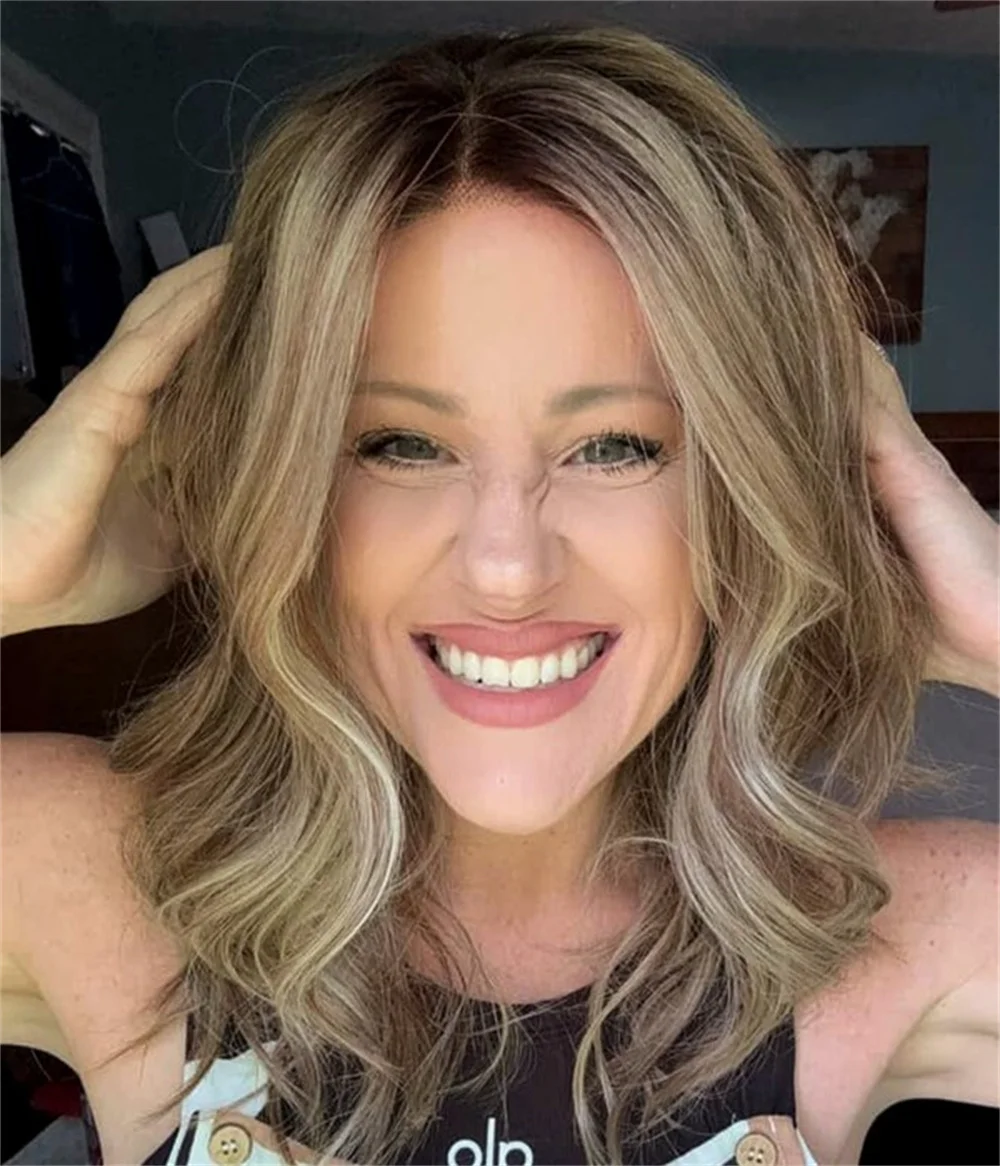 

12-дюймовый синтетический парик с натуральной волной и кружевной передней частью для женщин, золотисто-пепельный блонд с прядями, легко надеваемый, для повседневного использования и косплея, с темными корнями