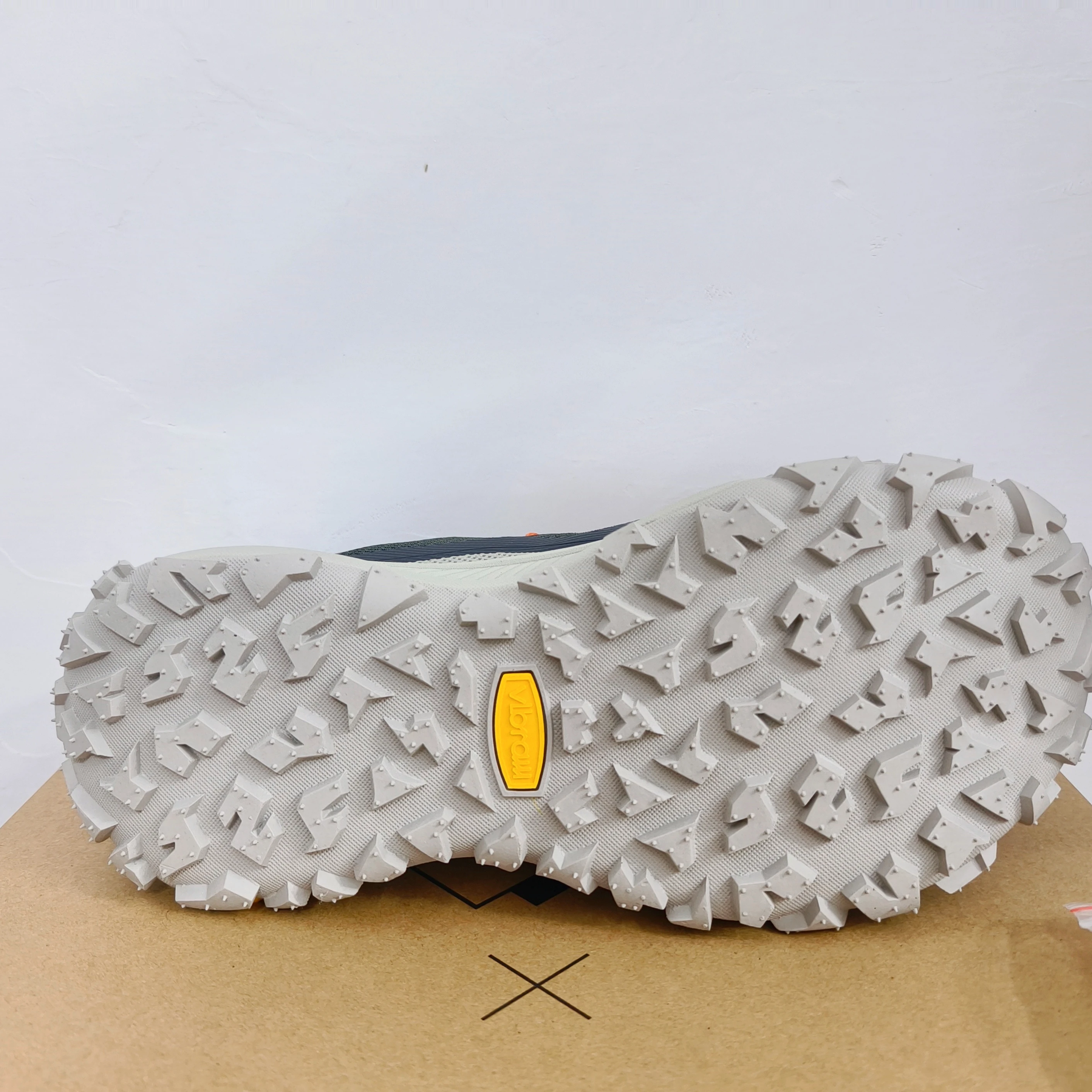 New summer fall professional men's running shoes men's sports shoes lightweight design marathon shock absorption support