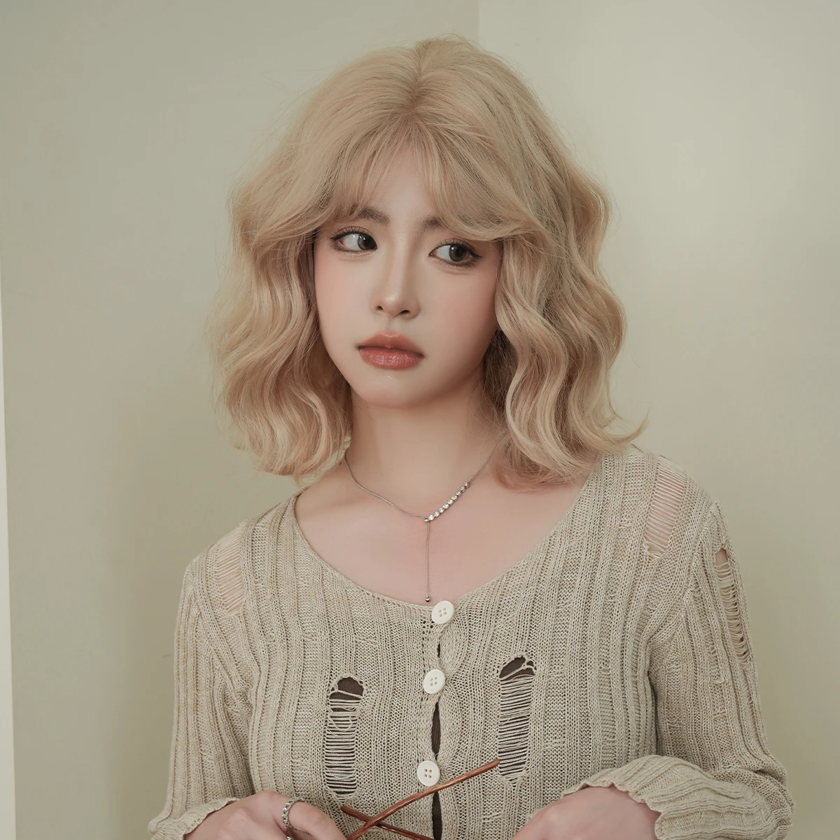7JHH WIGS Short Water Wave Blonde Wig for Women Synthetic Modest Fashion Middle Part Wear and Go Wigs with Curtain Bangs