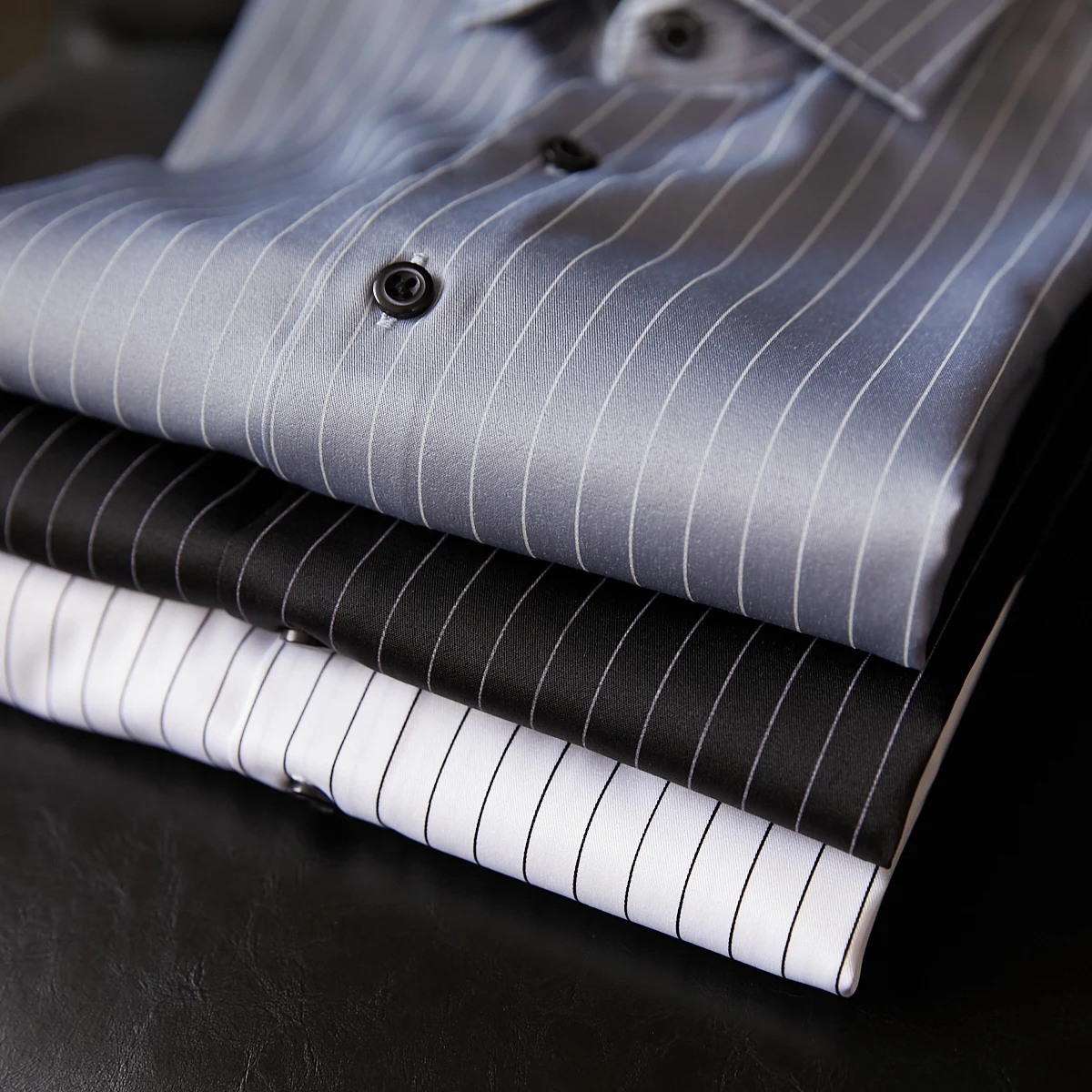 

Высоко оцененная мужская рубашка в стиле кэжуал для бизнеса, модная летняя модель с квадратным воротником, цветным тканым полосатым узором, приталенного кроя.