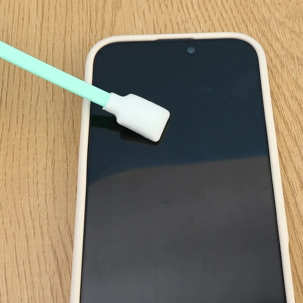 100 szt. Bezpyłowych szczoteczek do czyszczenia aparatów cyfrowych z plastikowymi uchwytami, końcówki z włókien niepylących, precyzyjne waciki do czyszczenia, cienkie.