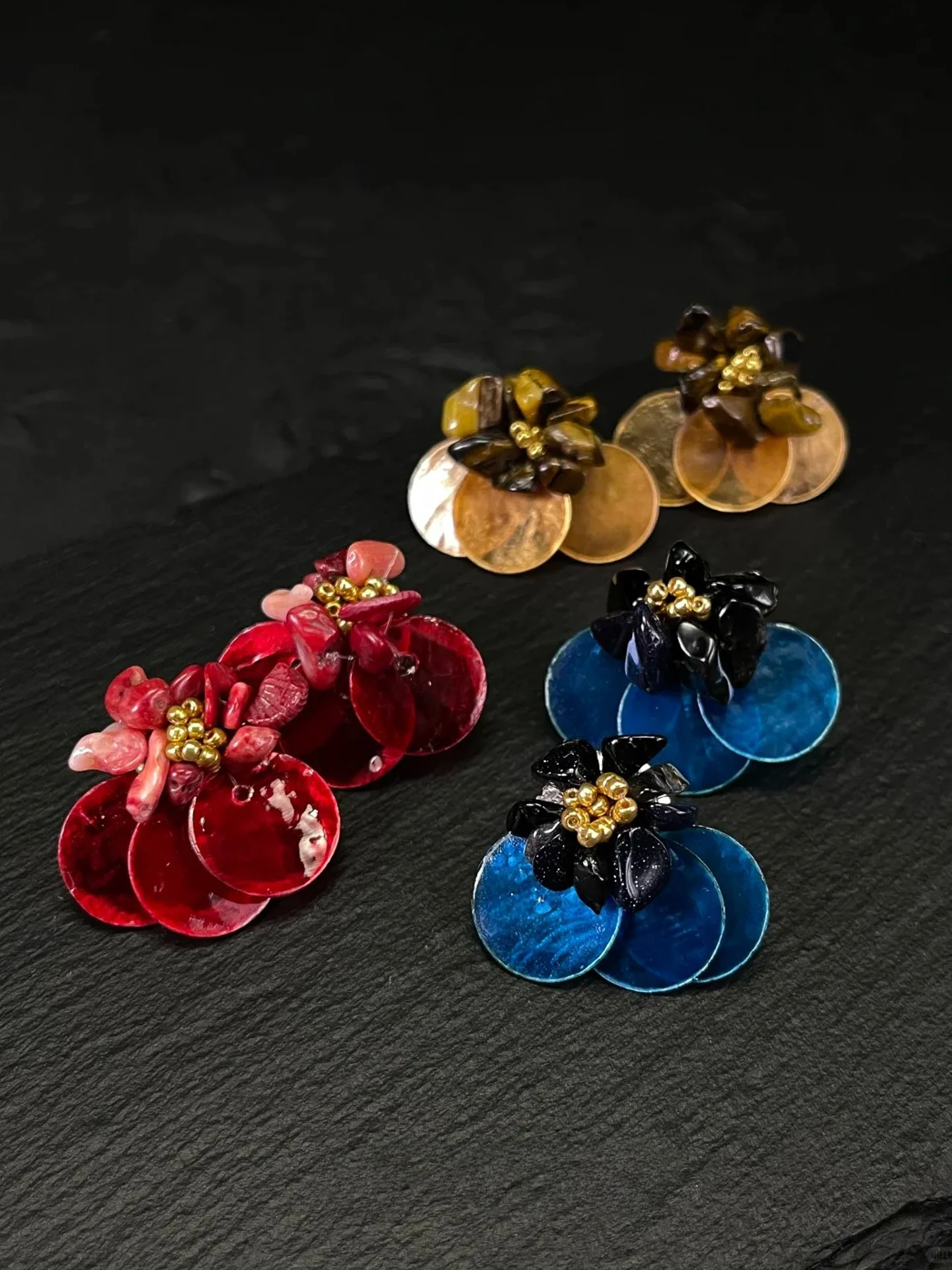 brincos-de-concha-coloridos-com-design-exclusivo-para-o-verao-e-ferias-na-praia-–-joias-fenas-de-alta-qualidade-e-acor