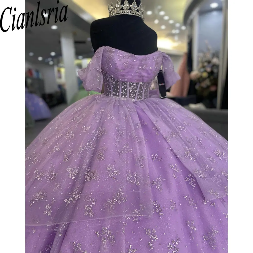 Liliowa suknia balowa z falbanami na ramionach Quinceanera sukienki z koralikami z cekinowymi kryształowymi plisowymi gorsetem Vestidos De 15 Años