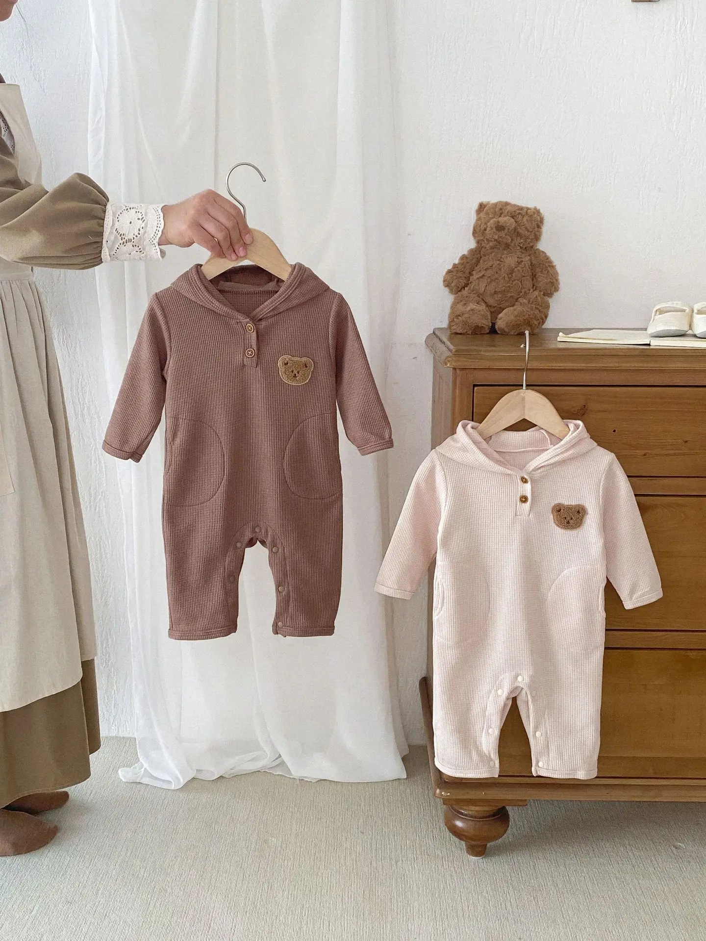 

2024 Autumn New Baby Long Sleeve Romper Cartoon Bear Boy Girl Newborn Waffle Hooded Jumpsuit Infant Toddler Casual Clothes 0-24M