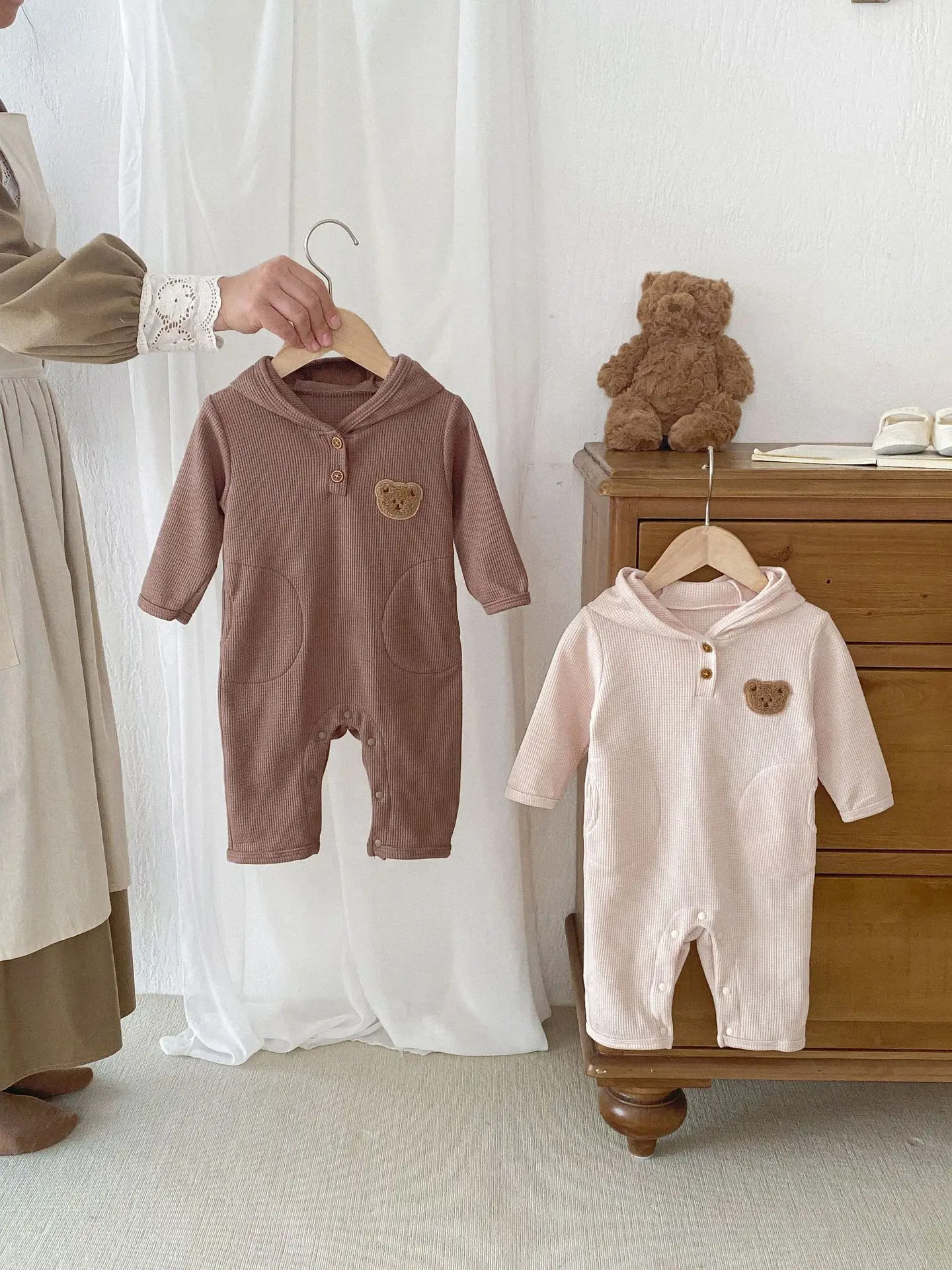 

2025 Autumn New Baby Long Sleeve Romper Cartoon Bear Boy Girl Newborn Waffle Hooded Jumpsuit Infant Toddler Casual Clothes 0-24M