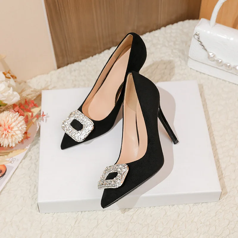 

Женские туфли на высоком каблуке с квадратной пряжкой и стразами, корейская версия универсальных женских одинарных туфель 2025 года