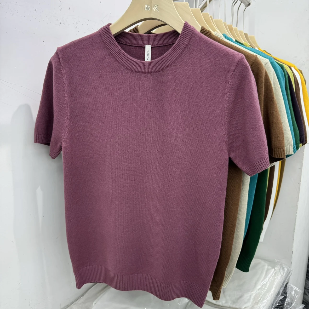 

Мужская приталенная футболка с круглым вырезом и коротким рукавом, вязаная, повседневная, из дышащего полиэстера, 2025 год