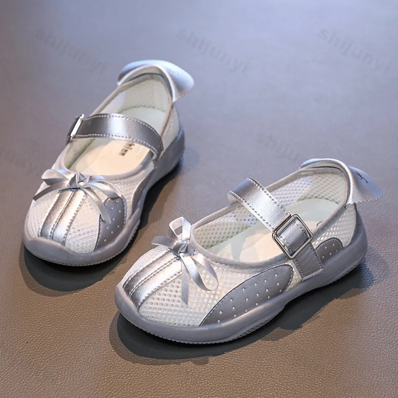 حذاء كاجوال للأطفال 2025 صيف جديد نمط الفتيات شبكة تنفس حذا فردي للسيدات موضة القوس تصميم ماري جين الأميرة الصنادل