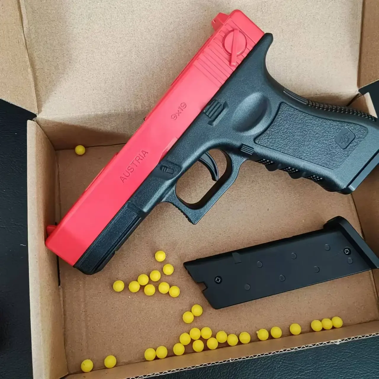 하부 잡지 G17 수동 권총 폼 소프트 볼 총알 장난감 총 Airsoft 발사기 CS 슈팅 게임 어린이를위한 무기 소년 선물