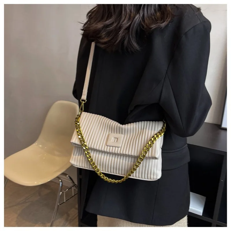 

Premium Women's Tote Bag Crafted From Moor-Printed Leather Featuring Trendy Bali Famous Neat Lightweight Look​