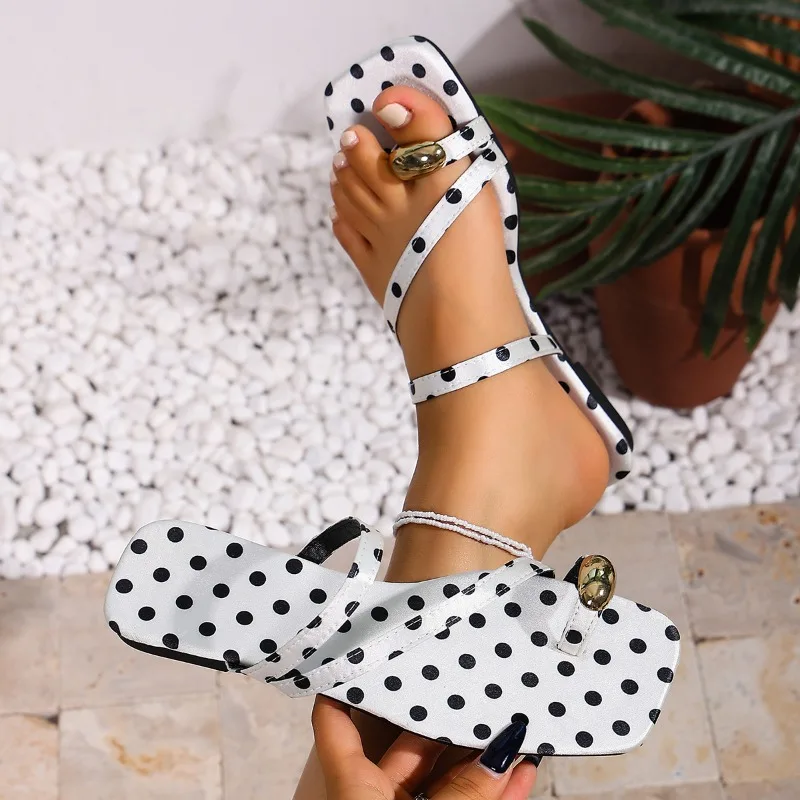 Women's Summer Toe Loop Metal Buckle Embellishment Wave Point Style Lightweight Slippers Women Fashionable Elegant Sandals 2026