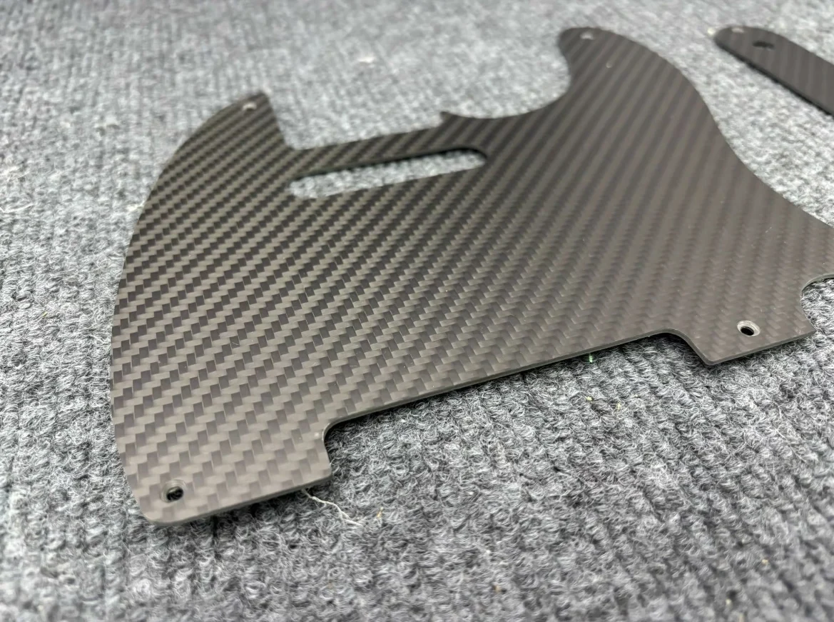 A Set of Electric Guitar Pickguard Real Carbon Fiber Pickguard Control Plate with Screws for T L Guitarra in High Quality