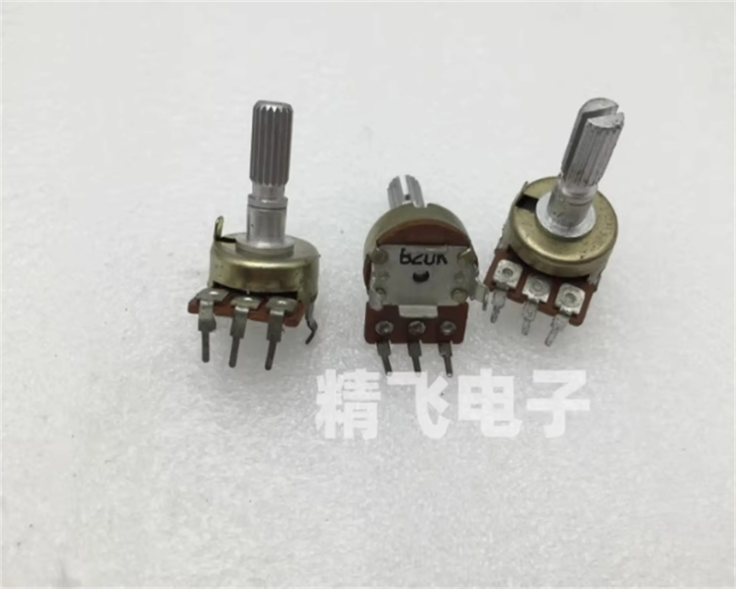 1 piece of Korean RK16 single potentiometer B20K shaft length 20MM sawtooth