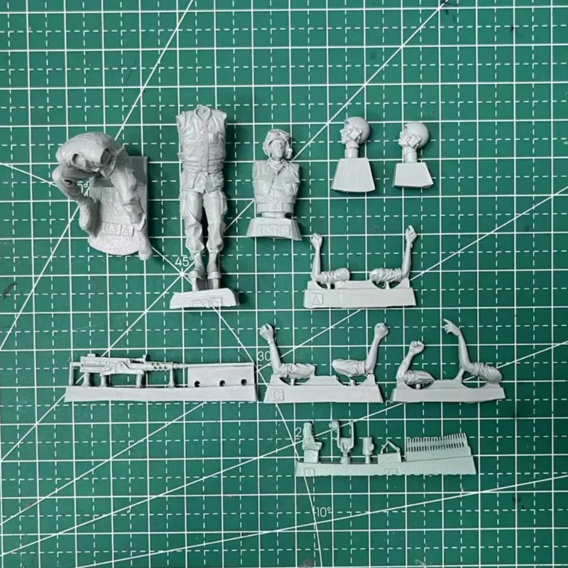 1/35 Scale Resin Figure Assembly Model Kit Vietnam War US Army Tank Crew Group 3 Soldiers Unassembled and Unpainted DIY Toys