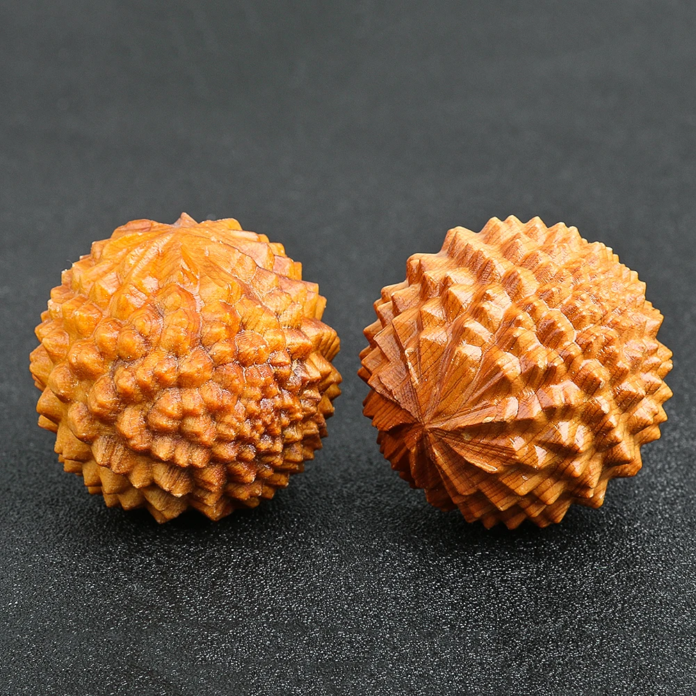 

Natural Thuja Wooden Handmade Carve Durian Fruit Crafts Ornament Exercise Finger Health Balls Specimen Paperweight Charms Decor