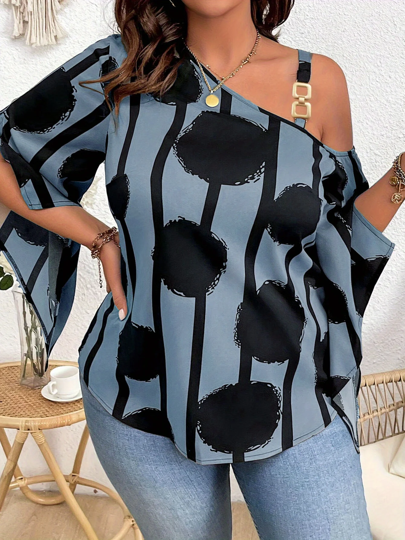 Women's Plus-Size Elegant Printed Asymmetric Off-Shoulder Party Shirt / Going-Out Top