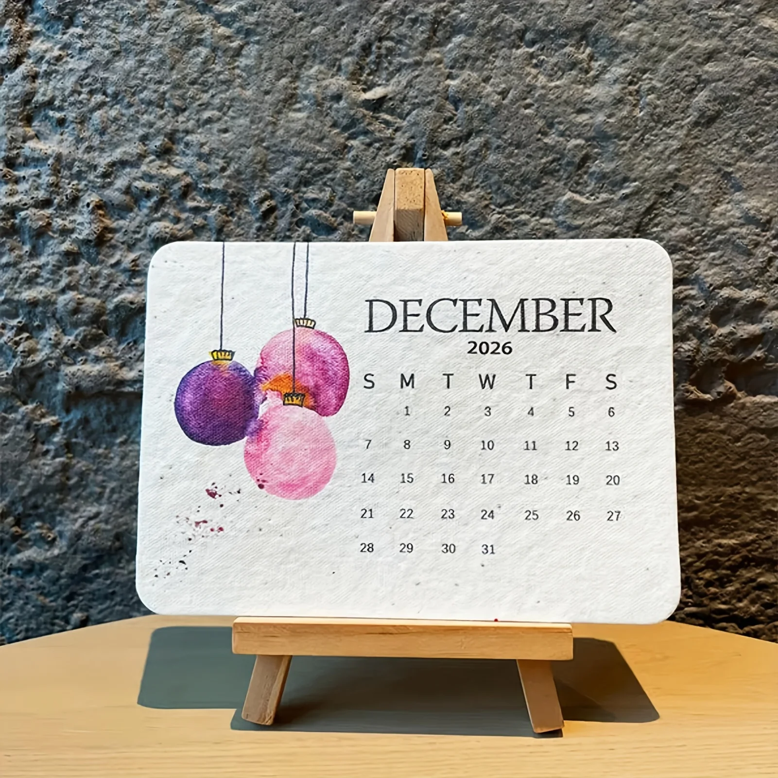 تقويم ورقي للبذور قابل للزراعة لعام 2026 مع حامل واقف، مخطط صديق للبيئة وقابل للتحلل البيولوجي، مخطط شهري مع تواريخ باللغة الإنجليزية