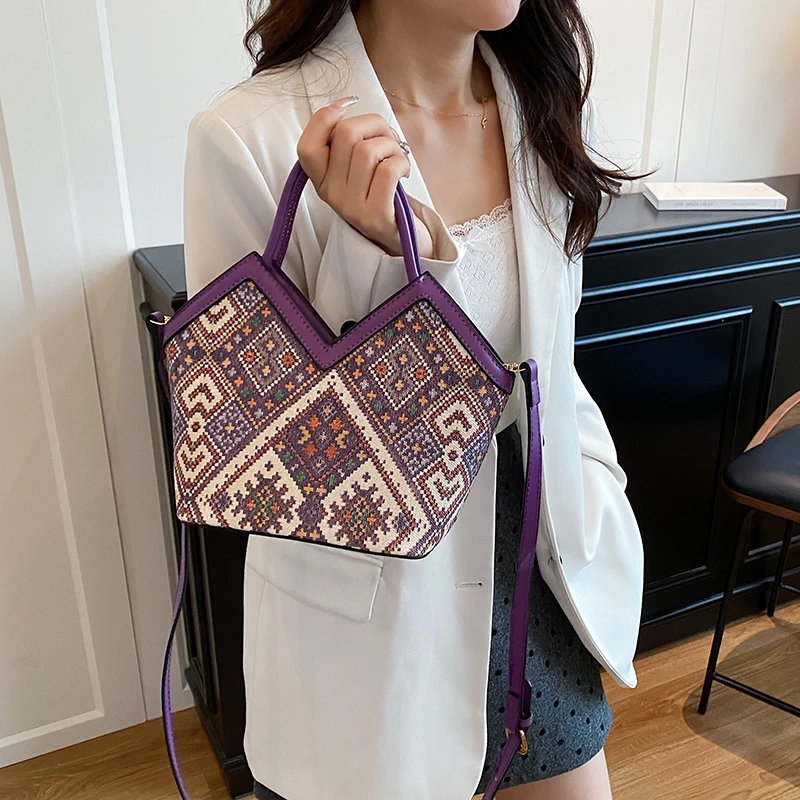 

Elegant Women Leather Luxury Fashion Designer Shoulder Tote Bag Crossbody Handbag For Contemporary Daily Fashion