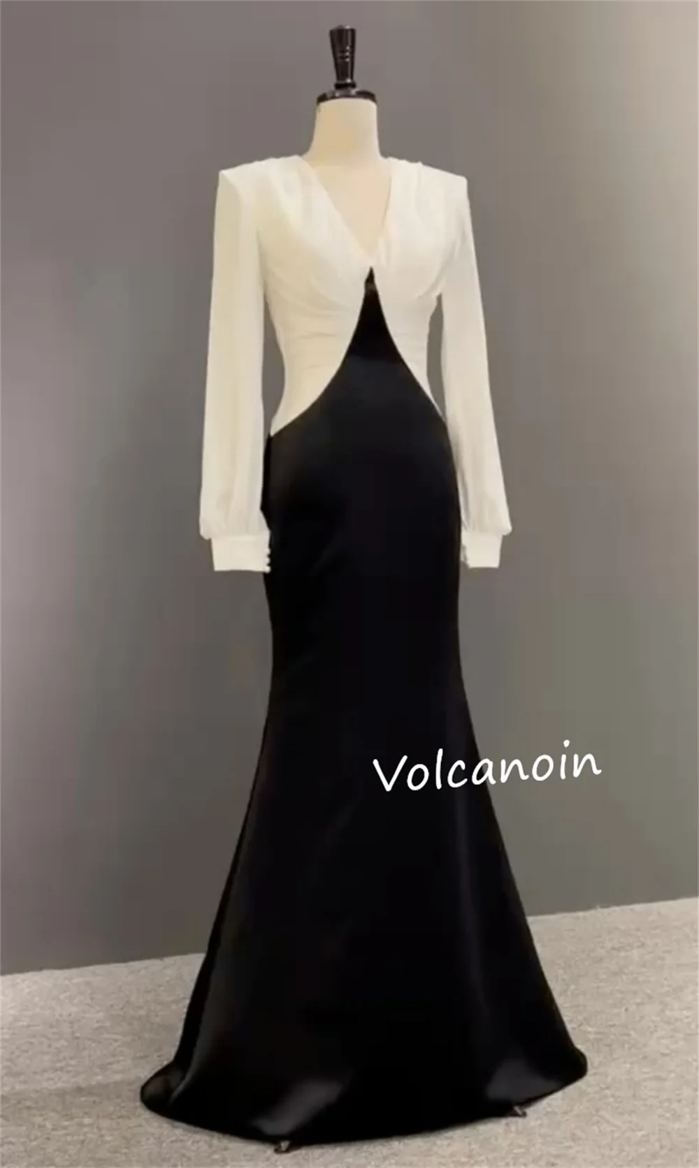 Abiti lunghi con scollo a V a sirena con bottoni Charmeuse personalizzati Occasioni su misura Festa Semplice ed elegante Alta qualità