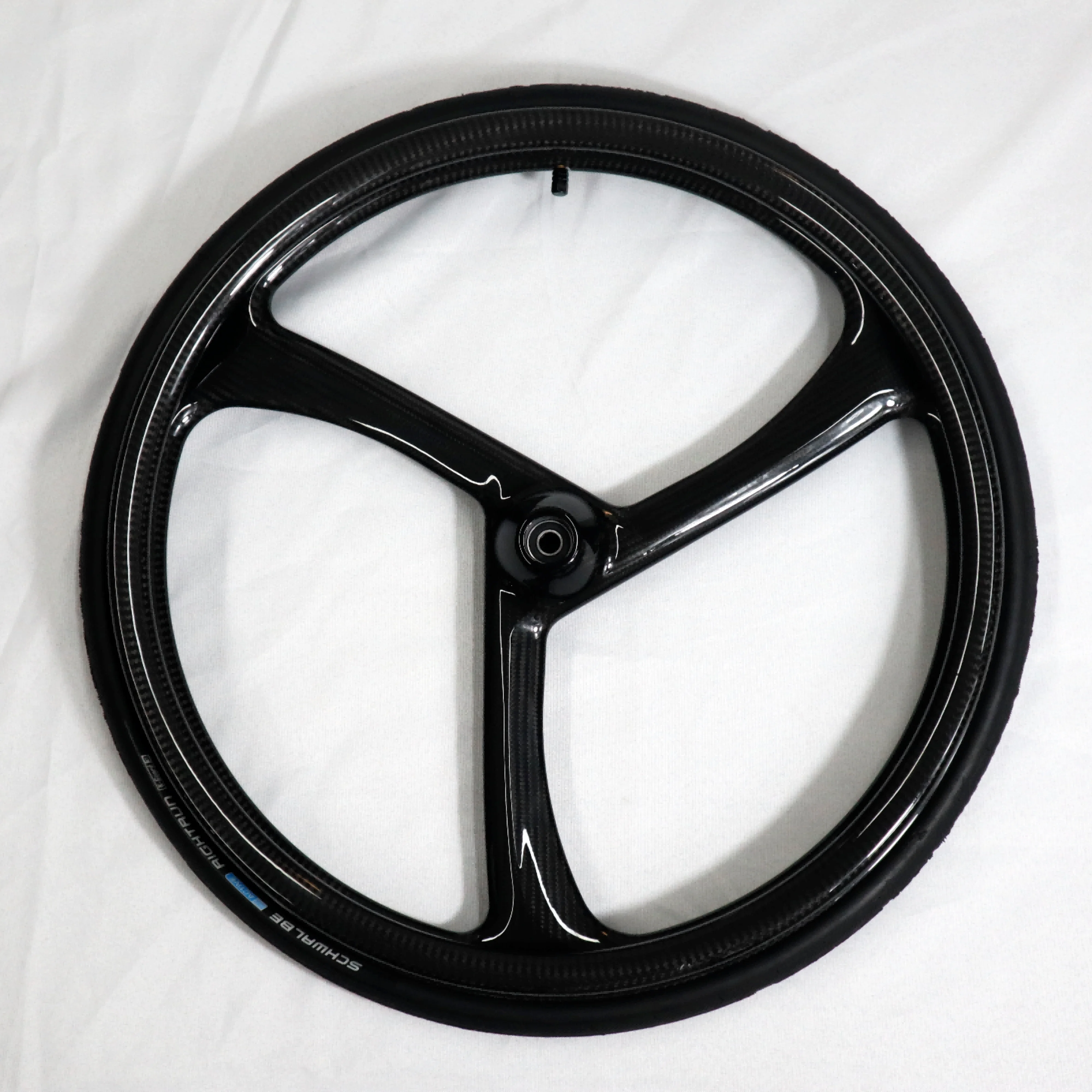 MUNIU Peças no atacado Pneu de roda traseira manual de fibra de carbono com raios de 24 polegadas para substituição