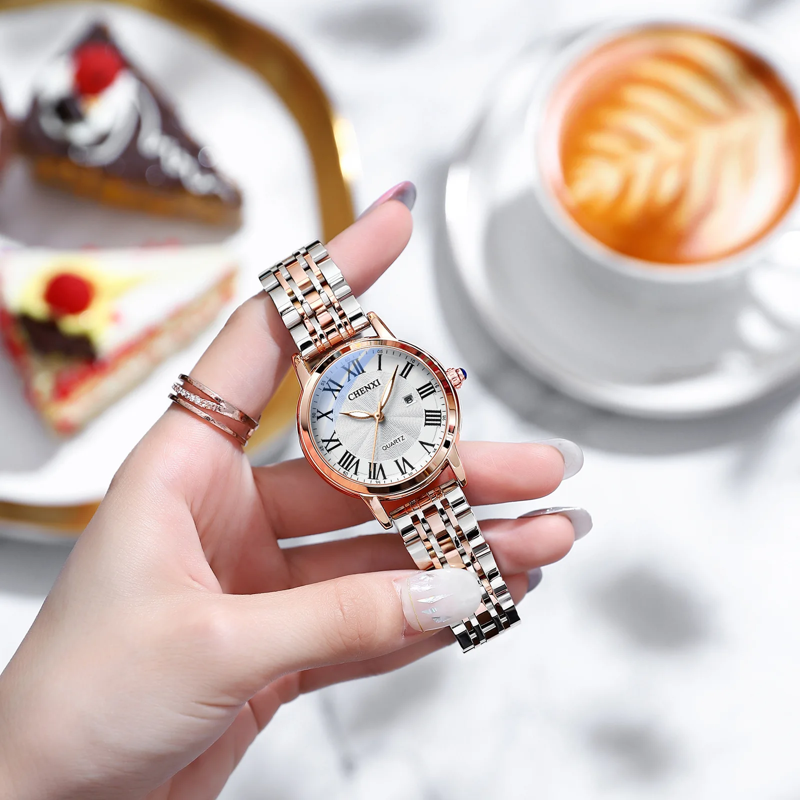 Элегантные женские кварцевые часы — римские цифры, отображение даты и светящиеся стрелки