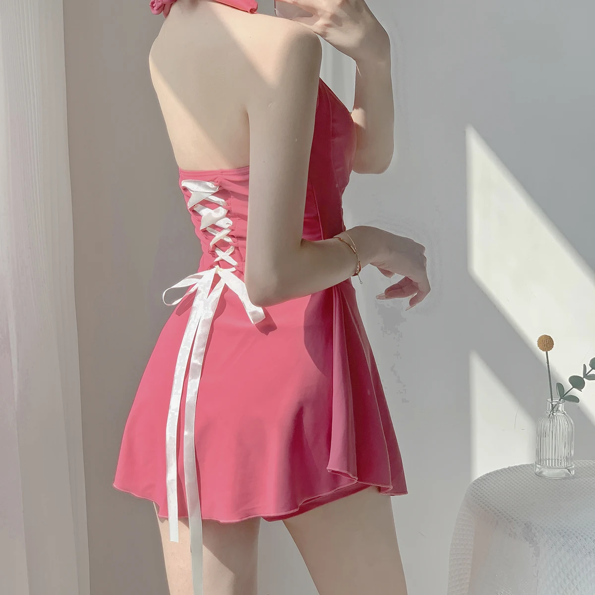 Traje de baño conservador de una pieza ajustado con tirantes Halter para mujer, minivestido coreano liso sin mangas, traje de baño conservador para playa