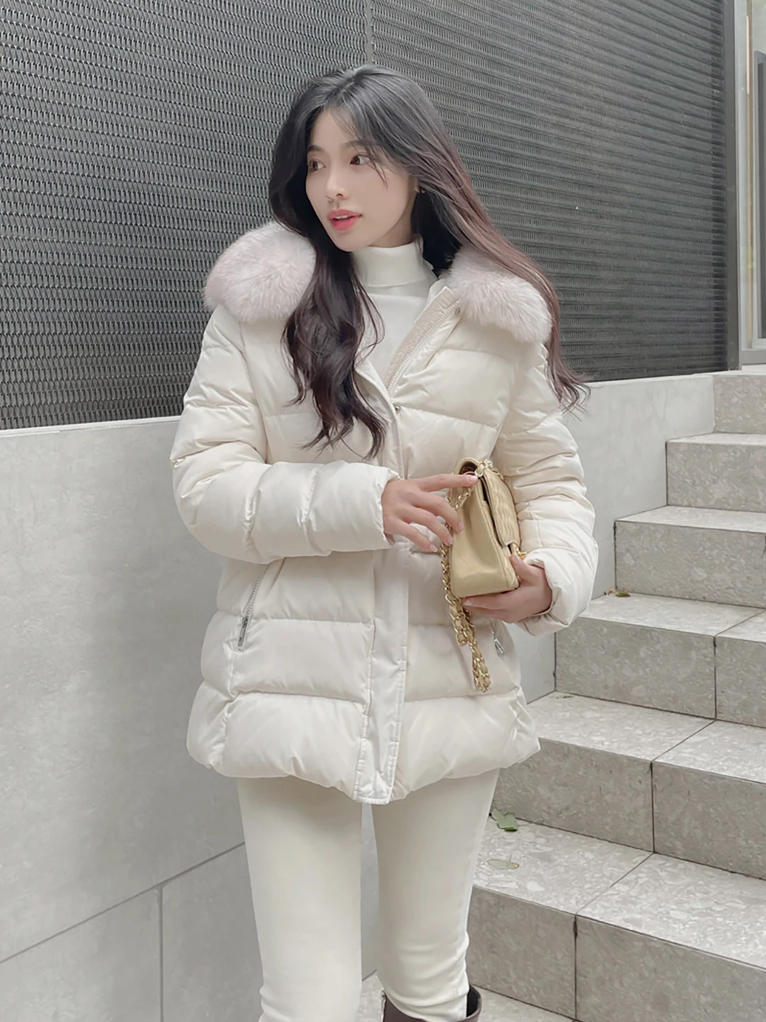 

Белая женская зимняя куртка-пуховик Slim Fit с меховым воротником, теплая, в корейском стиле, с высокой талией, на молнии