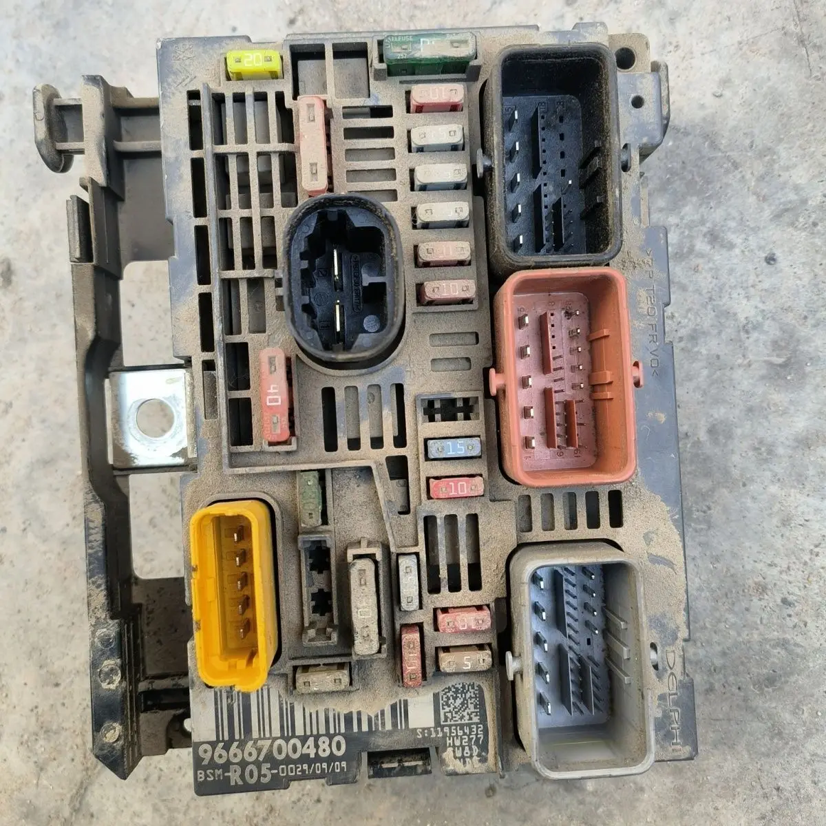 Baificar Brand Used Genuine Bonnet Fuse Box Unit Assembly BSM 9809742880 R20=R05 For Peugeot 307 308 408 Citroen C4