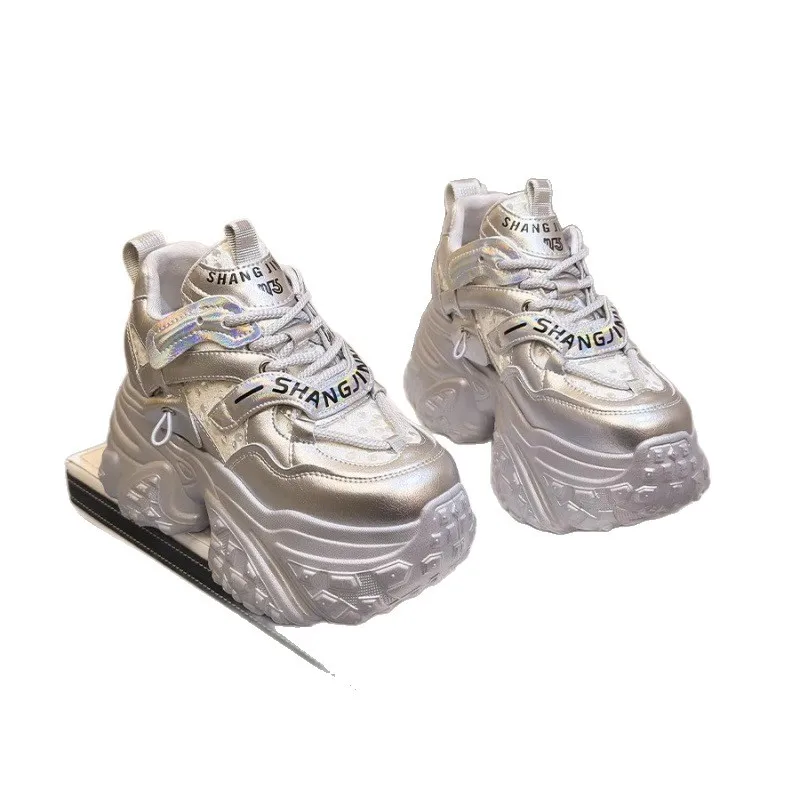 ارتفاع داخلي سميك نعل يزيد من أحذية الأب النسائية لصيف 2025 موضة جديدة أحذية رياضية وترفيهية صغيرة أحذية متعددة الاستخدامات