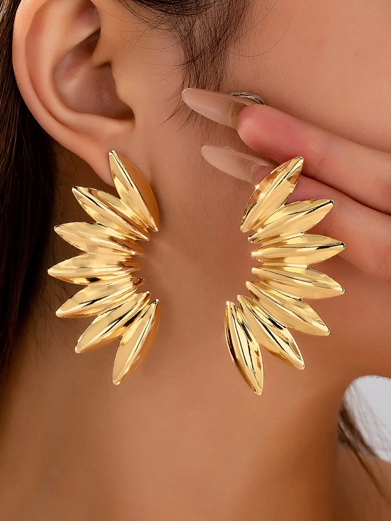 Women's Metal Wing-Shaped Earrings, Gold and Silver Multi-Layered Leaf-Shaped Exaggerated Large Fan-Shaped Earrings, Trendy Party Accessories