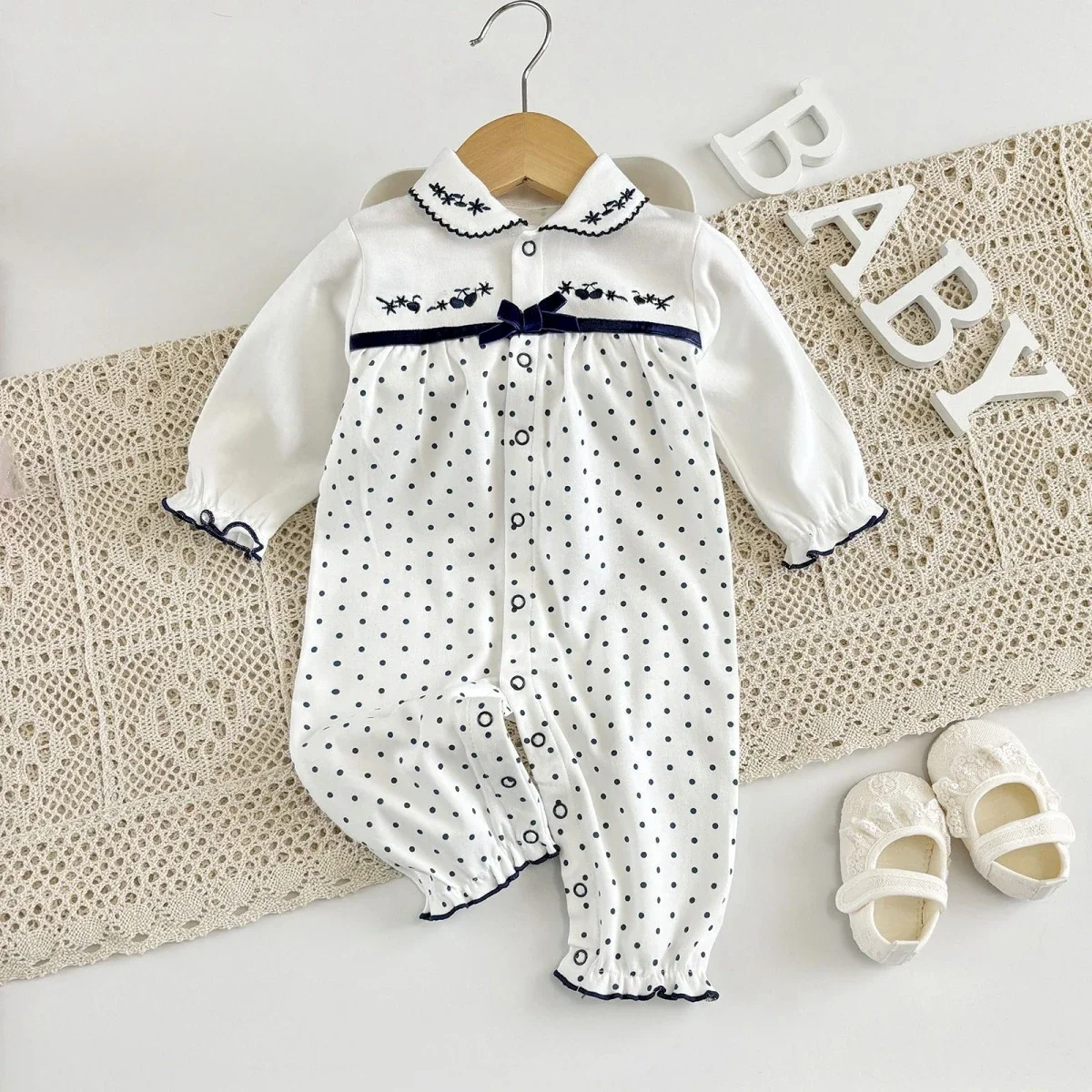 

2024 Four Season Baby Girls Bodysuit Long Sleeve Polka Dot cotton romper 3-12 Months clothes for newborn baby girl clothing