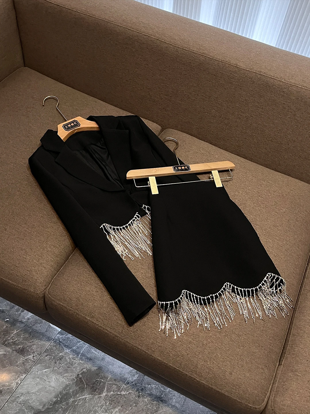 

Spring 2026 V-ne Suit Skirt Set Crystal Fringe Decoration OK405 Women's Faion Ensemble Chinese Manufacturer