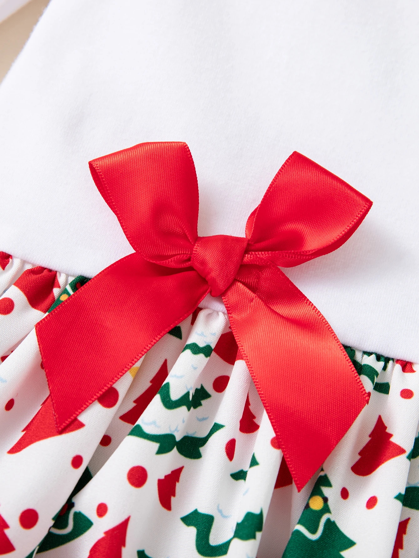Erstes Weihnachtsoutfit für Neugeborene Mädchen Langärmliger Bedruckter Strampler Roter Rüschen-Tüllrock Schleifenstirnband Säuglings-Weihnachtsparty-Outfit – Detail 5