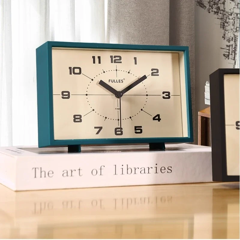 

1PC Retro Small Alarm Clock Desktop Ornament Elderly Silent Square Living Room Table Clock Desktop Home Decoration