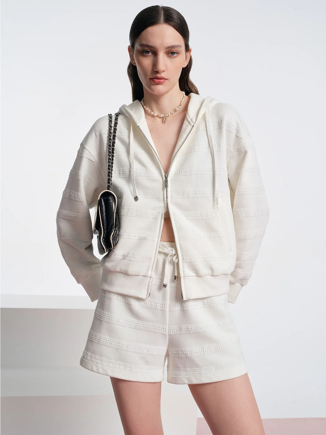 

Комплект из худи с кружевной отделкой Blacknini и шорт, женский, весенний, повседневный, спортивный, из двух предметов, эксклюзивно онлайн