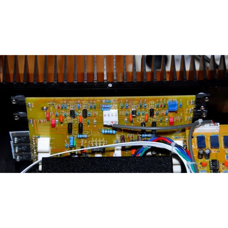 Accuphase A-35 แบบจําลองการทํางาน Pure Class A 30 W x 2 เป็น 8Ω 3 การกําหนดค่าแบบกด-ดึงแบบขนาน เครื่องขยายสัญญาณเครื่องมือวัด