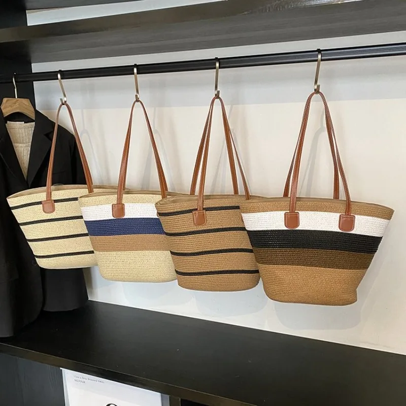 

Simple Vintage Fashionable Crossbody Bag With Large Capacity And Solid Color For Leisure Business