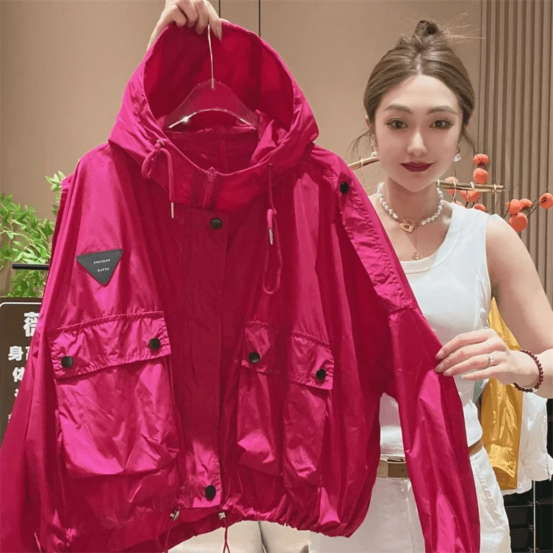 Nueva ropa de protección solar para mujer verano 2025 nueva gorra grande informal versátil suelta delgada a prueba de viento chaqueta resistente a los rayos UV abrigo Top