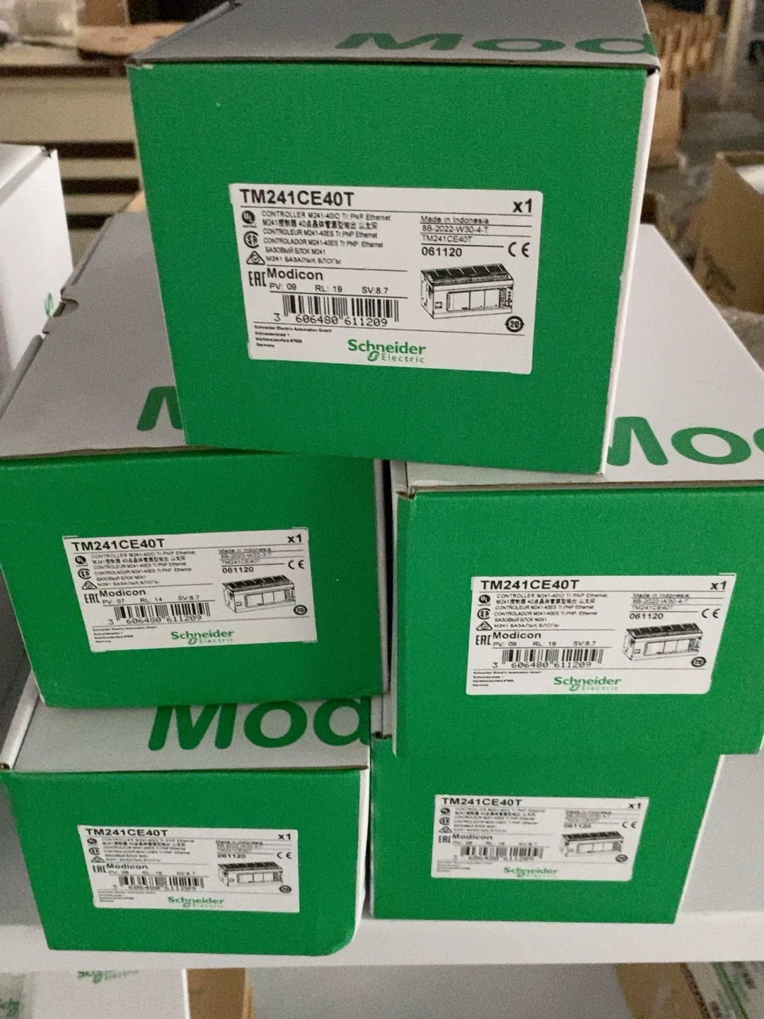 M241 وحدة تحكم منطقية قابلة للبرمجةTM251MESE TM251MESC TM241CEC24R TM241CEC24T TM241CEC24U TM241CE40R TM241CE40T TM241CE40U