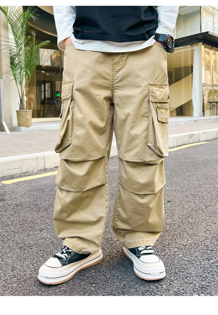 Kinder Cargo-Hose in Schwarz-Khaki mit Taschen für Jungen im Alter 5-14 Jahre, Baumwolle, Y2K-Stil, gerade geschnitten. – Detail 2