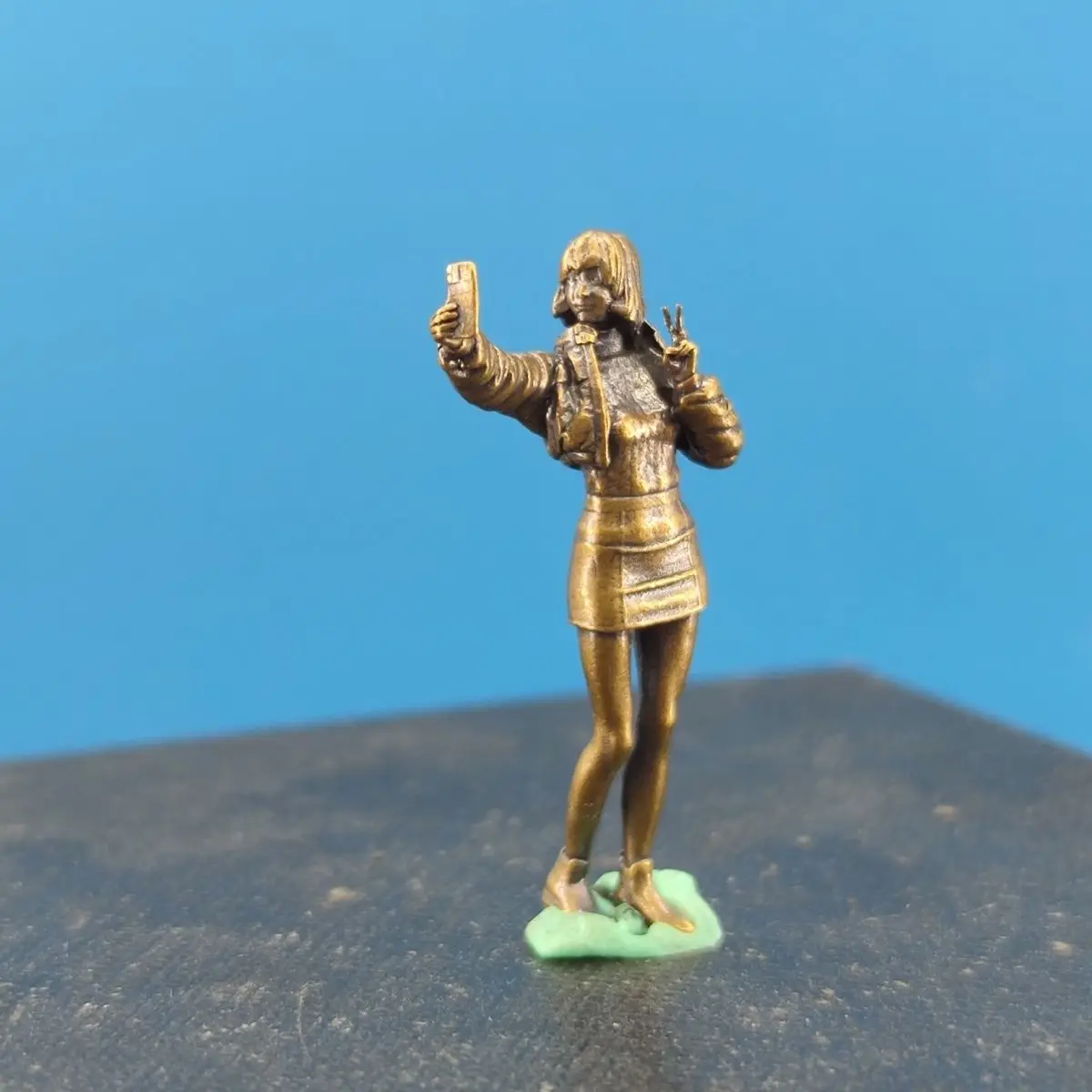 Brass Street Selfie Modern Mini Skirt Beauty Miniature Scene Model Office Spicy Girl Urban Beauty Figurine