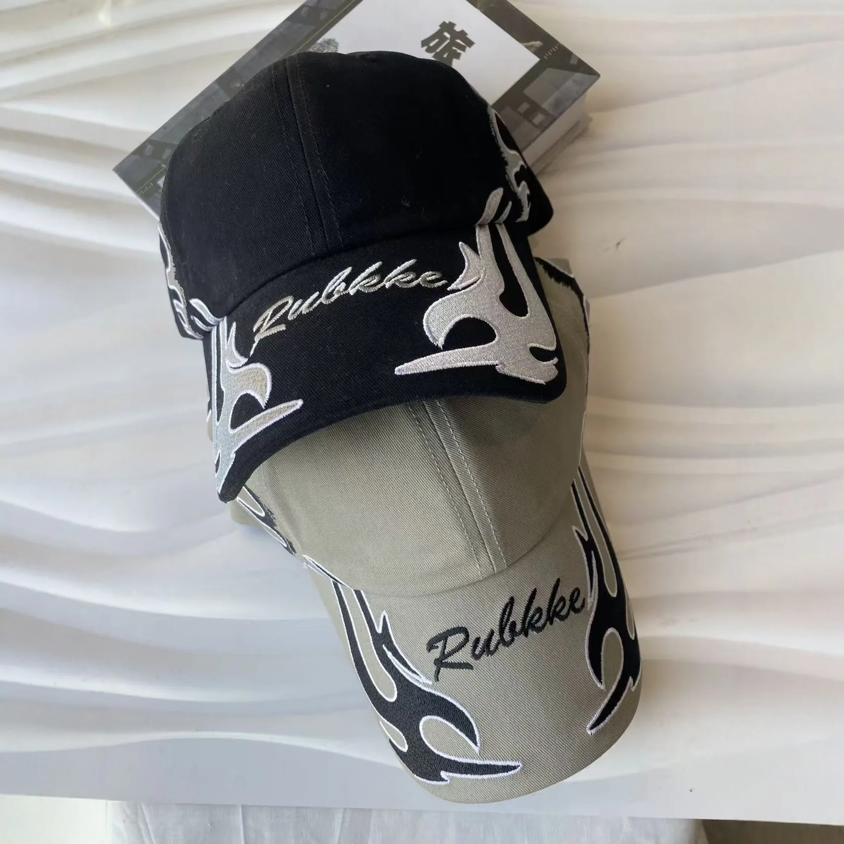 American Street Big Head Circumference Flame Embroidery Baseball Men and Women With Hesame Versatile Shading Couple Tide Persona