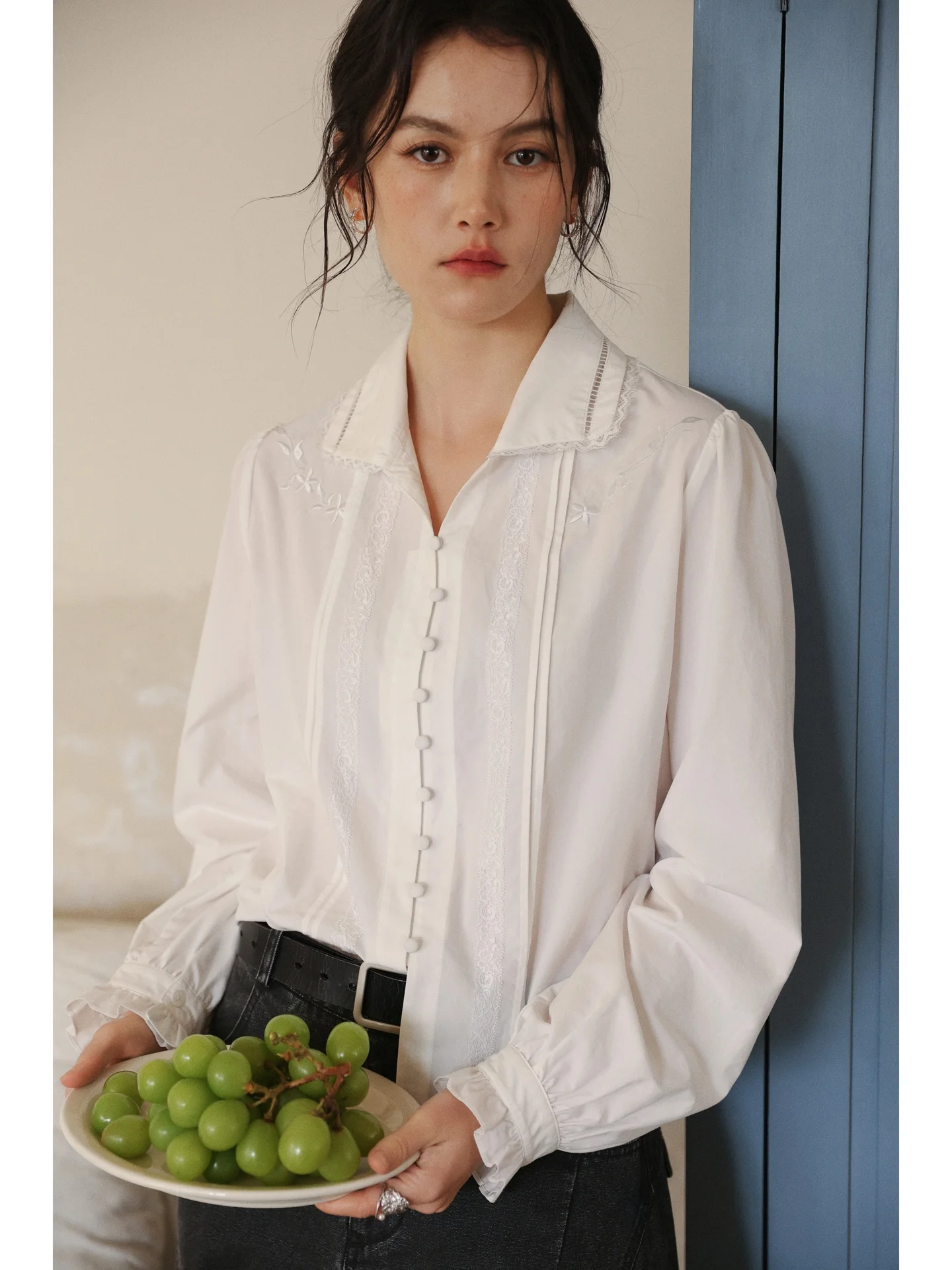

Classical Romantic Loose Collar Lace Patchwork Shirt Bridge Field Color "Plume Wind Light " French Style Cotton Long Slee...
