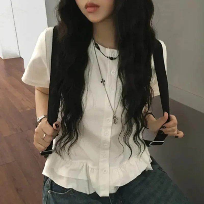 

Кружевные топы и футболки Белая футболка с короткими рукавами Женская лето 2025 Корейский повседневный однобортный короткий топ с круглым вырезом большого размера Новый