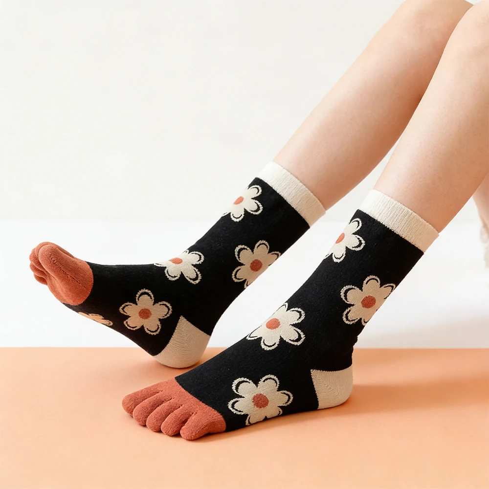 

Womens Autumn And Winter Pure Cotton Five Finger Socks Printed Split Toe Socks Vintage Comfortable Socks