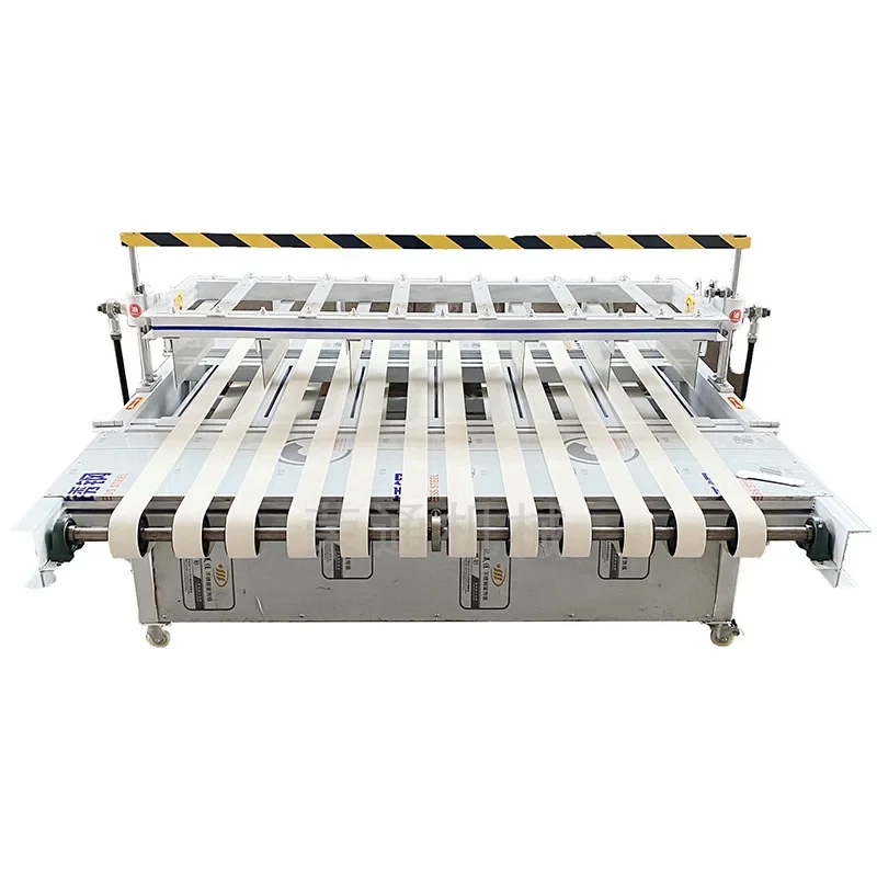 

Conveyor, noodle slicing machine, noodle