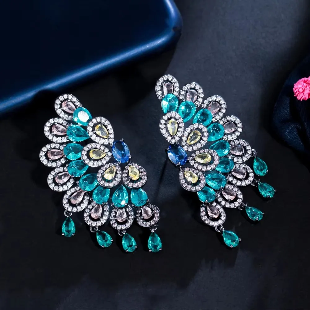 CWWZircons Luxuriöser, klobiger Pfauenfeder-Ohrring mit grünen Zirkonia-Steinen und großen Fransen für Damen, geeignet für Hochzeiten und Partys, Schmuck im Großhandel E0750 – Detail 11